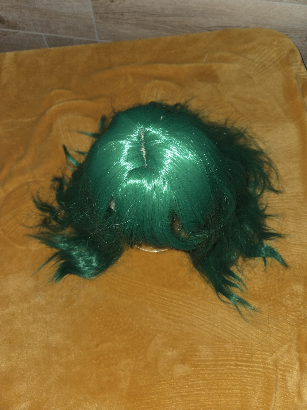 Green Women's Synthetic Wig with Bangs - Picture 2 of 3